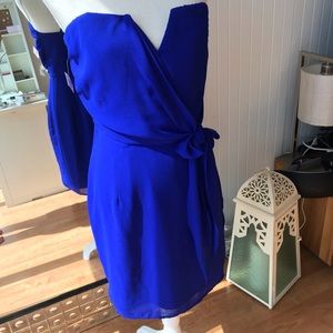 Stunning little blue dress!